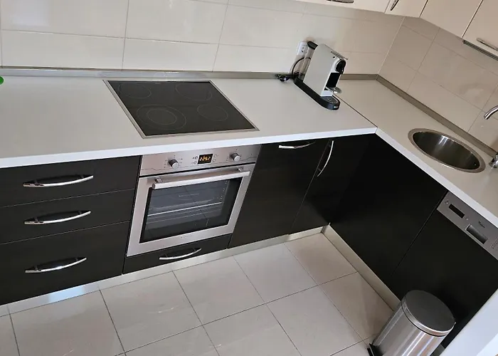 Sea Wolf - Sea View & Centre Apartment